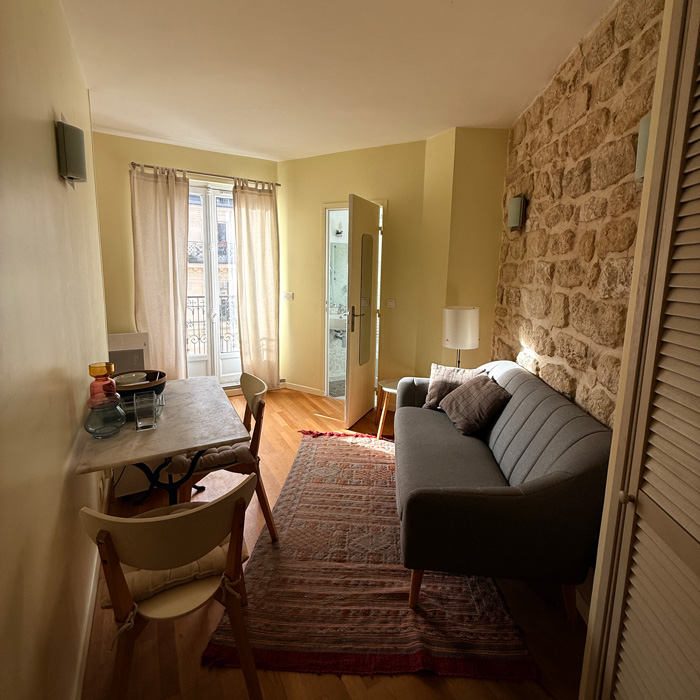 パリ9区ステュディオ